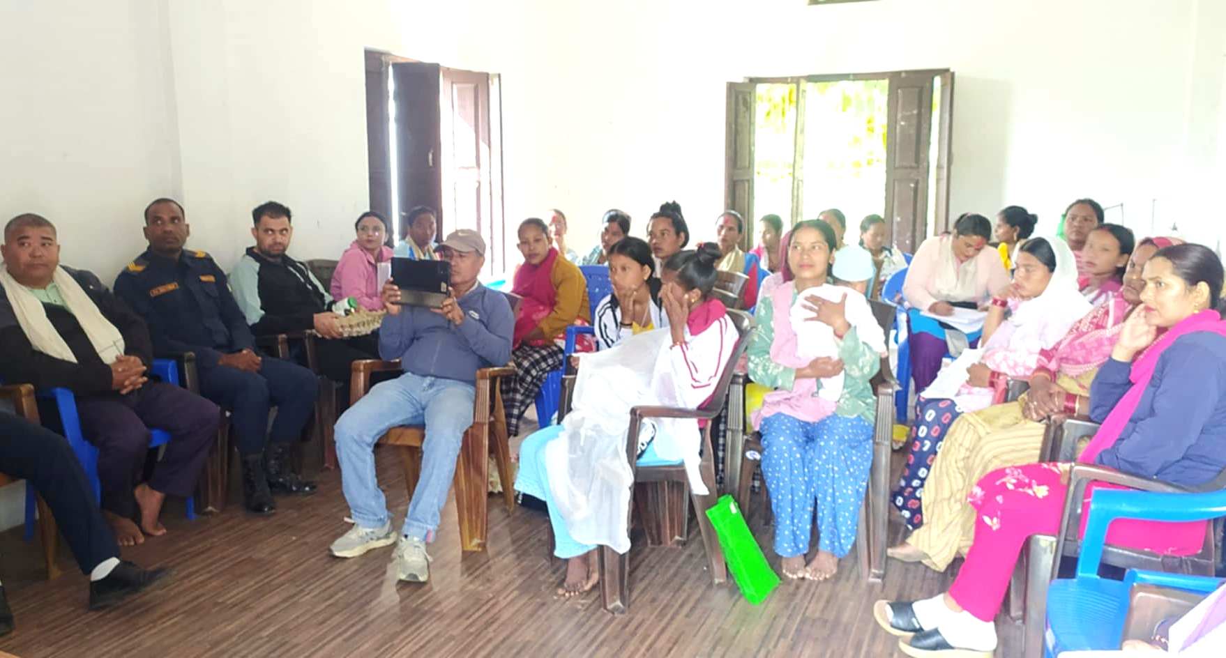 बढैयातालमा सुत्केरी आमालाई पोषण सामाग्री 