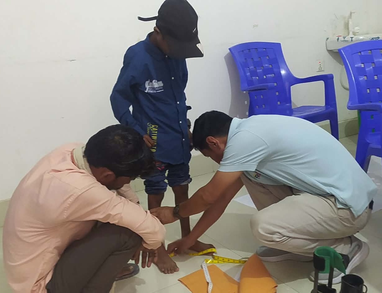 गुलरियामा अपाङ्गता भएका बालबालिकाको घुम्ती शिविर मार्फत निःशुल्क स्वास्थ्य परीक्षण 