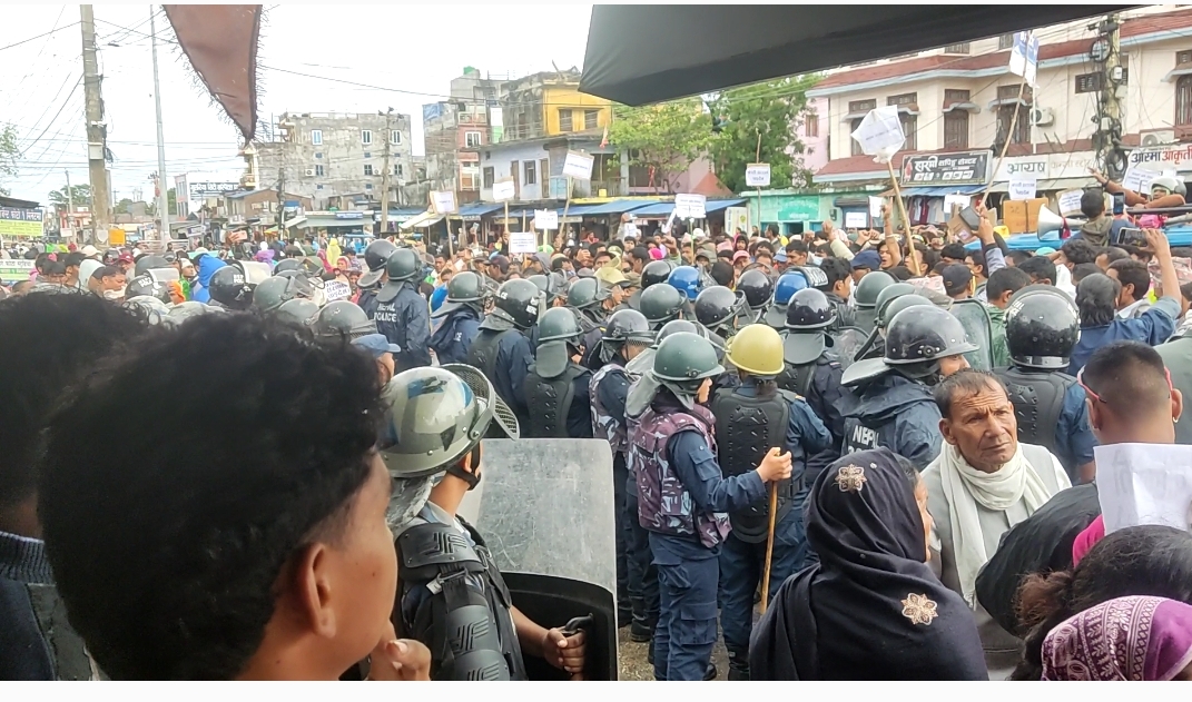 बर्दियाका भूमिहिनहरुद्वारा सुकुम्बासी हटाउने निर्णयको बिरोध 