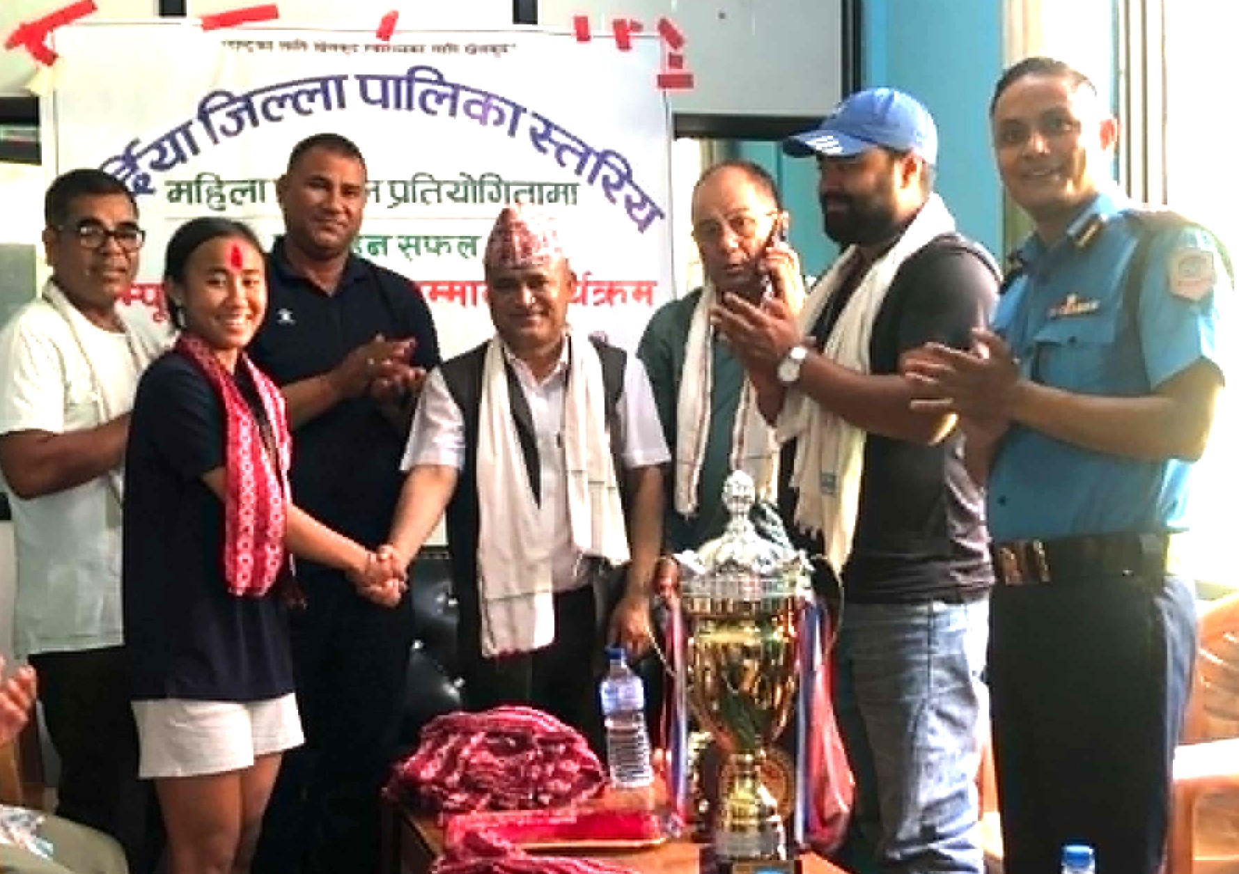 छैठौ गेरुवा उपाध्यक्ष कप महिला फूटवल खेलको विजेता मधुवनको टीम सम्मानित
