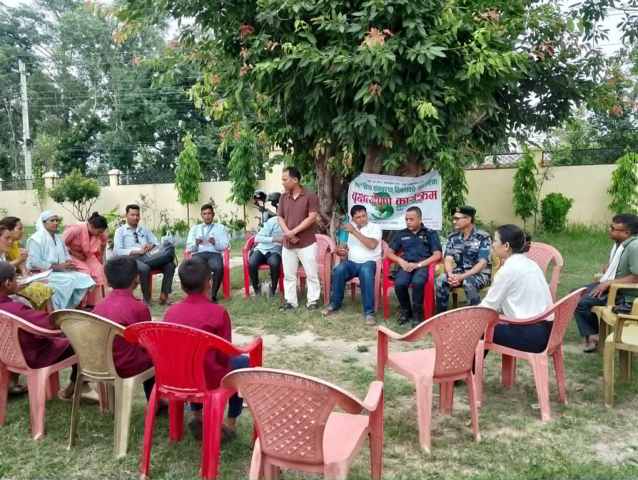 विश्व वातावरण दिवसको अवसरमा राजापुरमा फलफूलका बिरुवा रोपियो