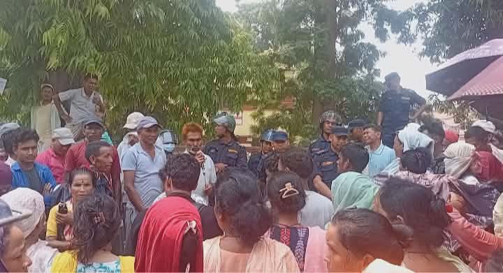 वन अतिक्रमण हटाउने सूचनाविरुद्ध राजापुर संघर्षनगरका सुकुम्बासी आन्दोलित 