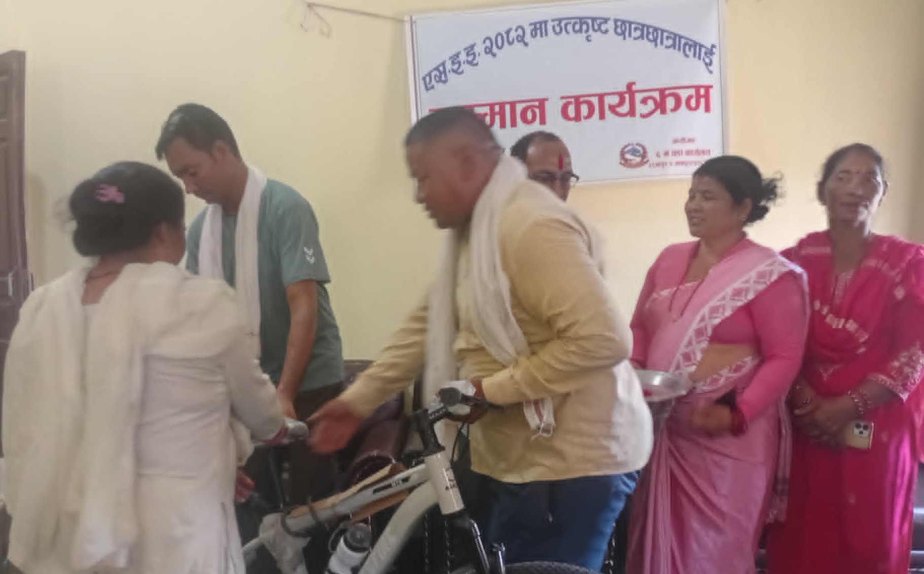 एसइईमा उत्कृष्ट नतिजा ल्याउने विद्यार्थी सम्मानित 
