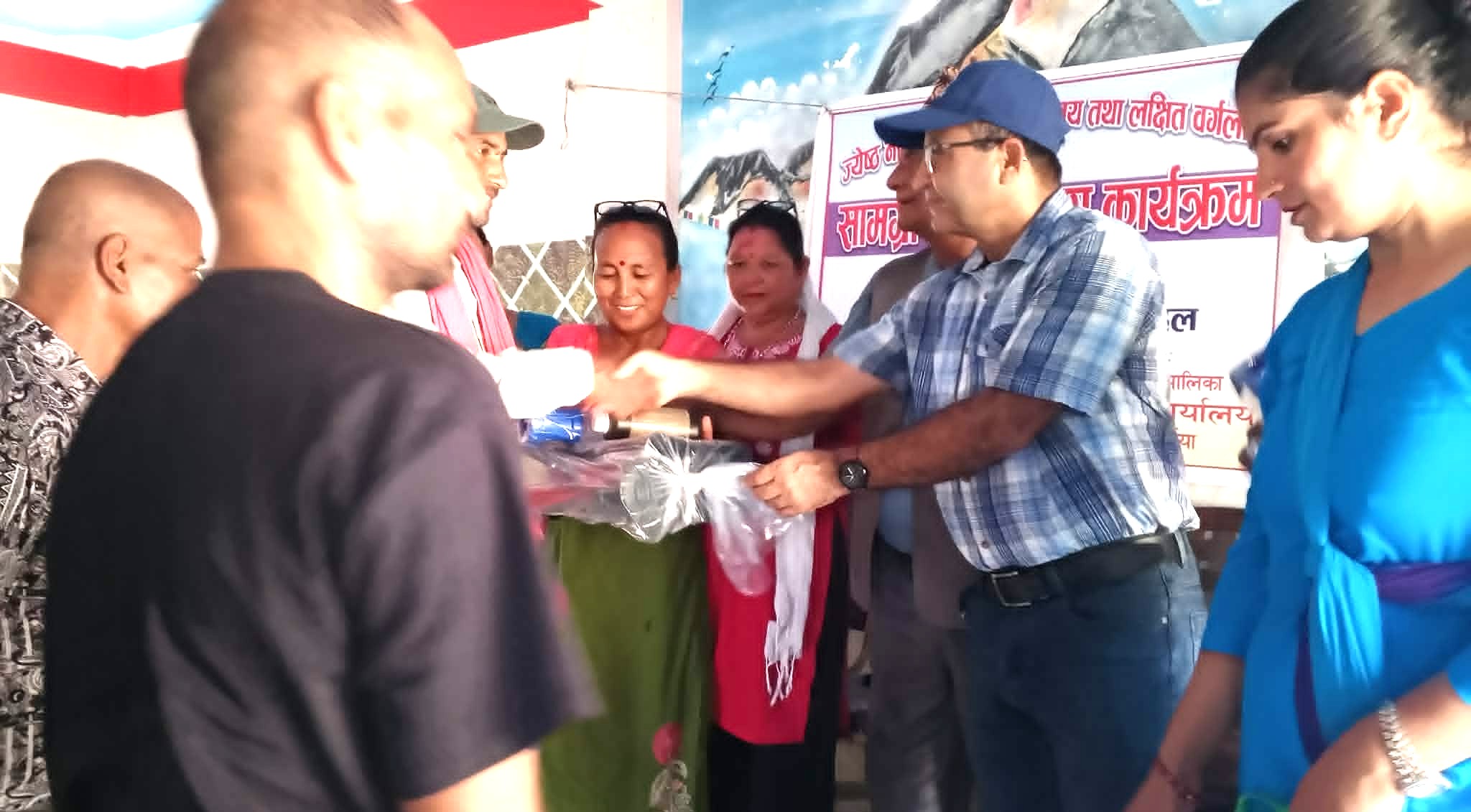 पशुपालक किसानलाई निःशुल्क कृषि सामाग्री 