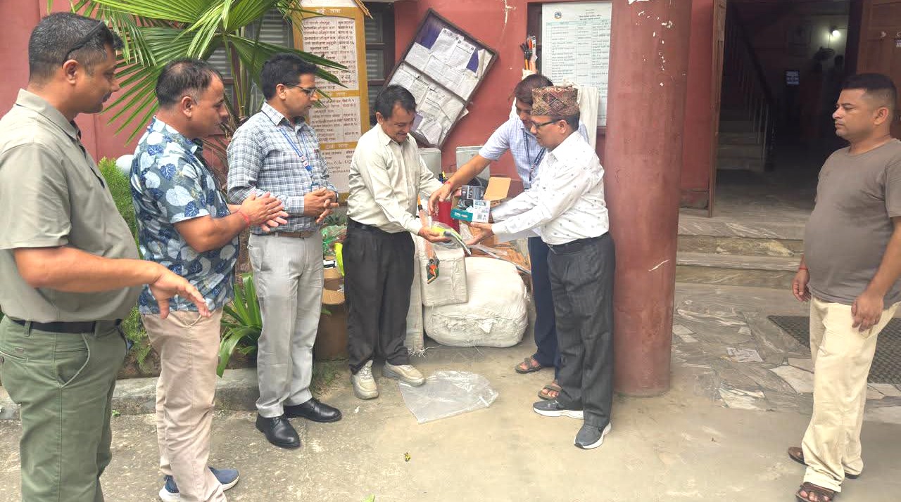 आपतकालिन कार्य सञ्चालन केन्द्र बर्दियालाई उद्धार सामाग्री हस्तान्तरण