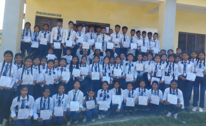 विद्यार्थीको एसइई परीक्षा सकिएसँगै भावुकबन्दै छात्राबासबाट विदाई 
