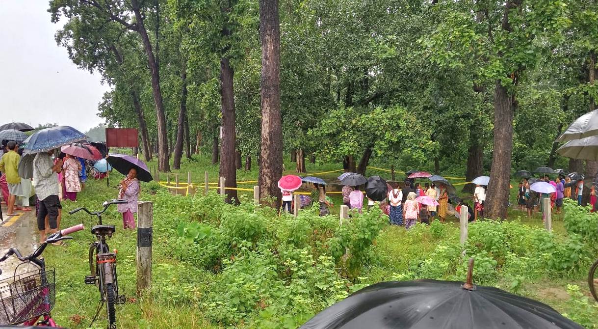 मधुवनको महिला जागृति सामुदायिक वनमा झुण्डीएको अवस्थामा पुरुषको शव 