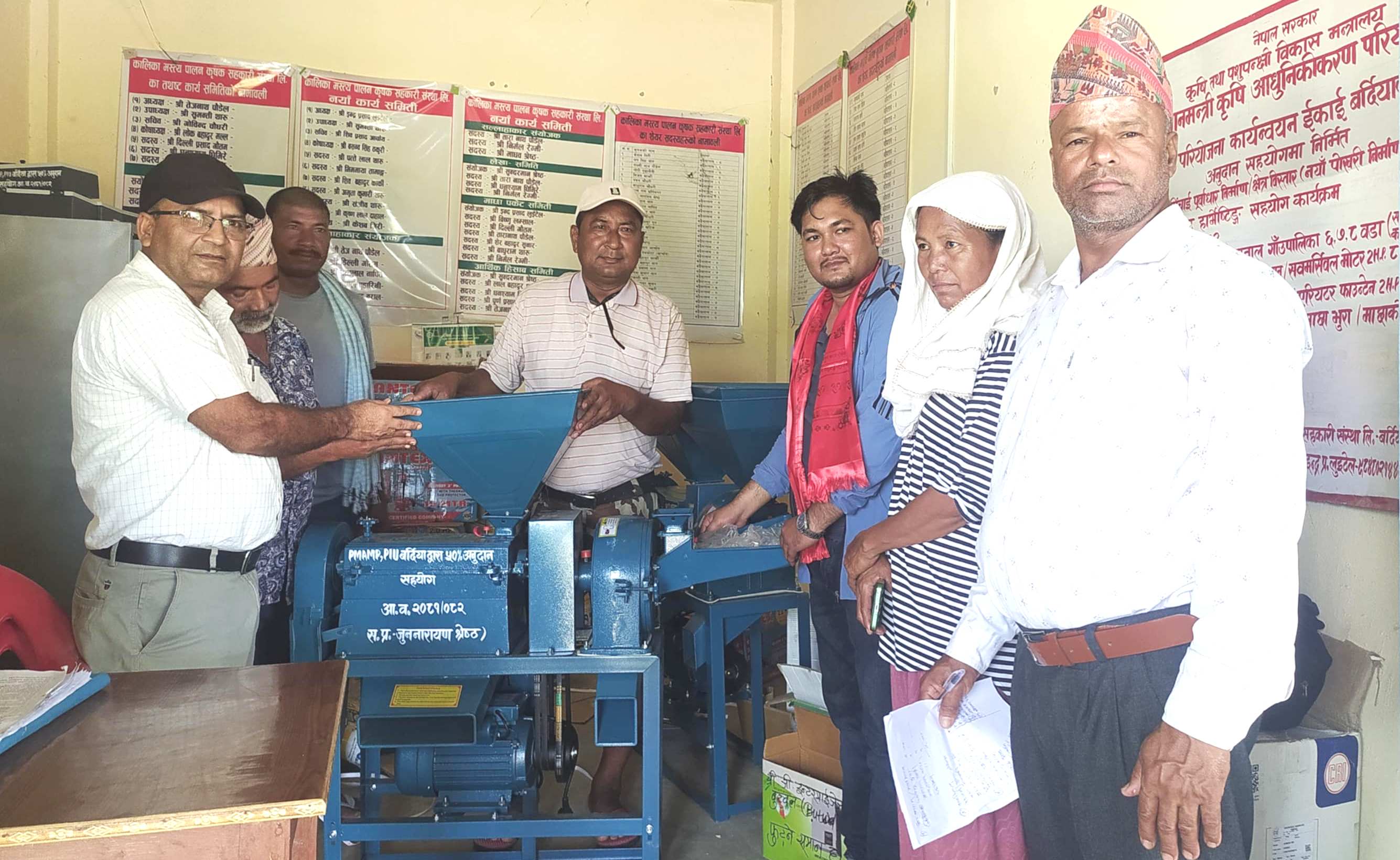 बढैयातालका मत्स्य पालक किसानलाई अनुदानमा कृषियन्त्र वितरण