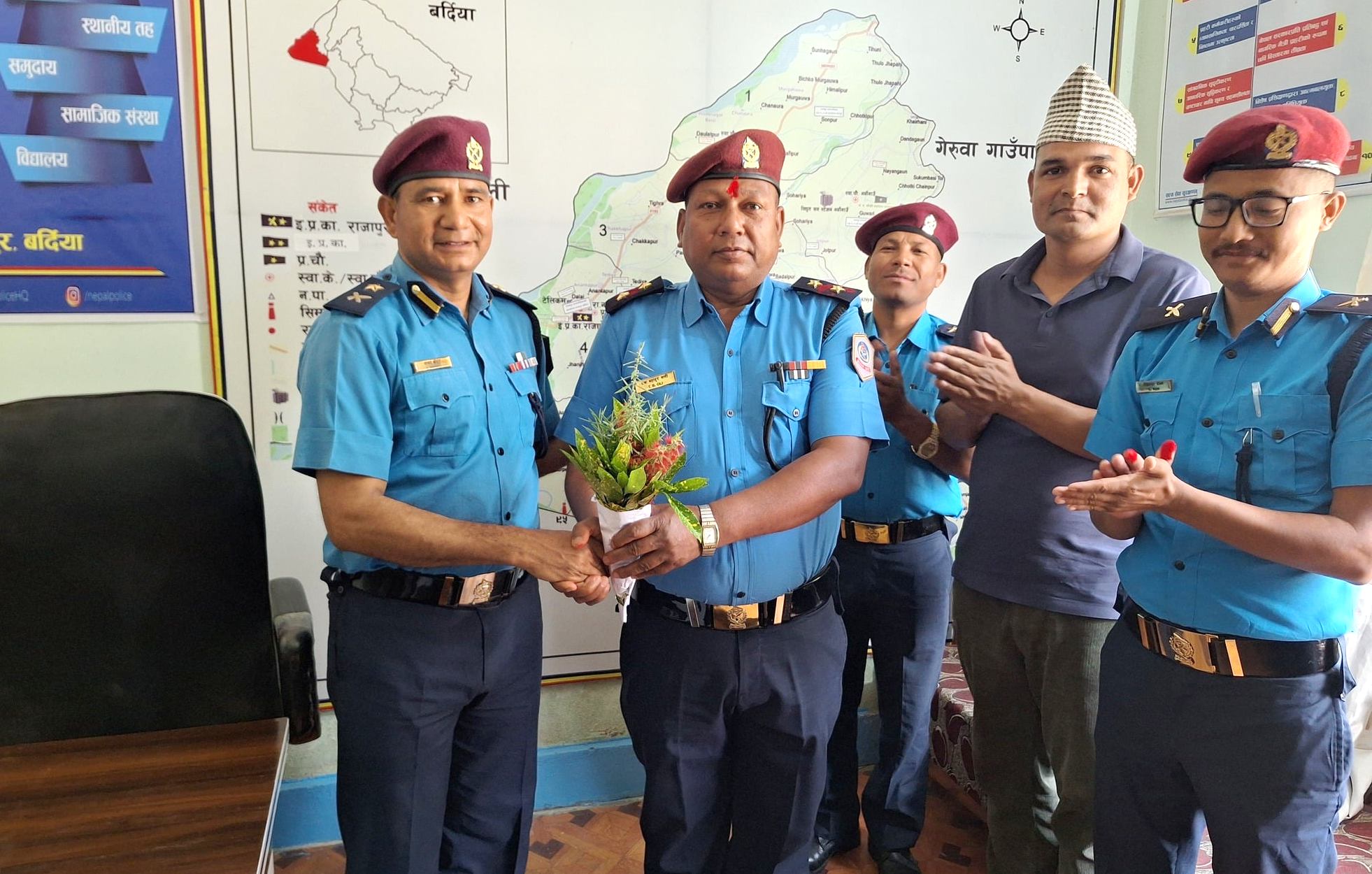 बढुवा भएका प्रहरी नायव निरीक्षकलाई र्दज्यानी चिन्ह