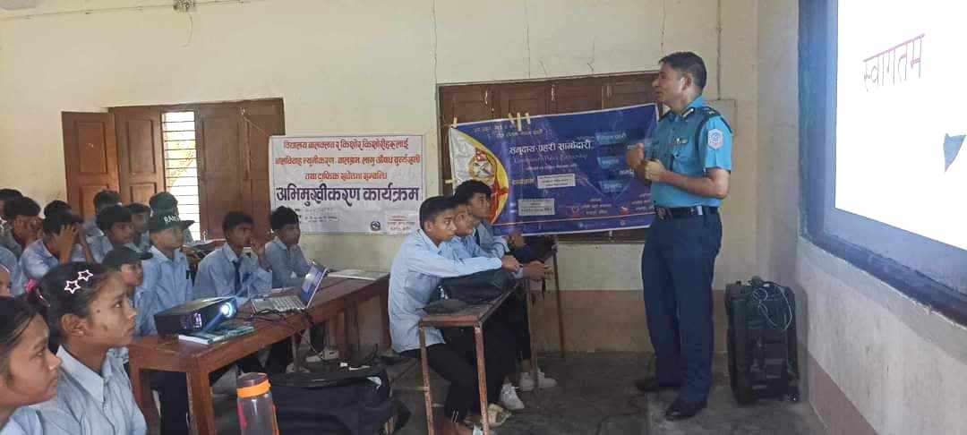 राजापुरका विद्यालयमा समुदाय प्रहरी कार्यक्रम अन्र्तगत सचेतना