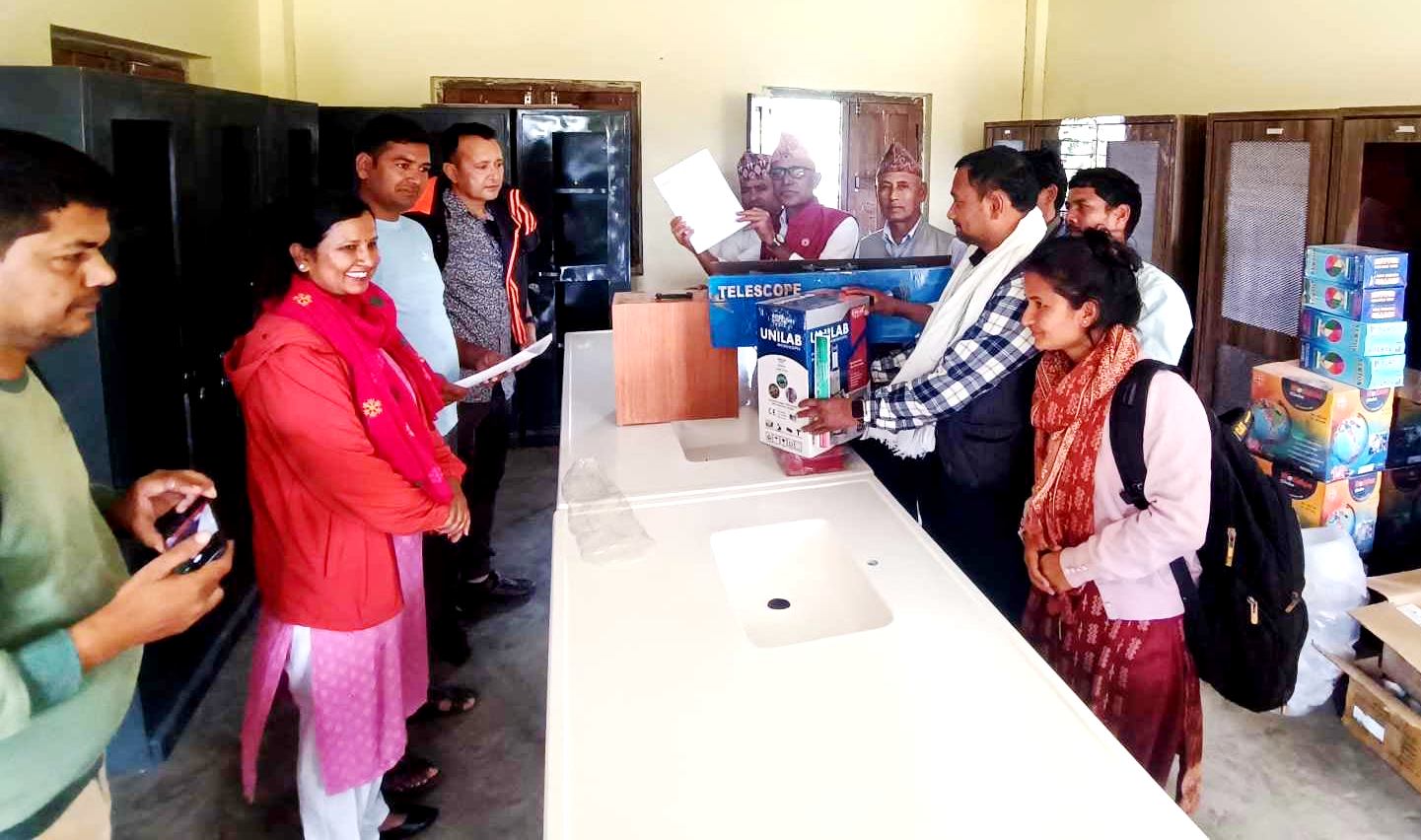 भेरी माध्यमिक बिद्यालय राजापुरलाई बिज्ञान प्रयोगशाला सामग्री 