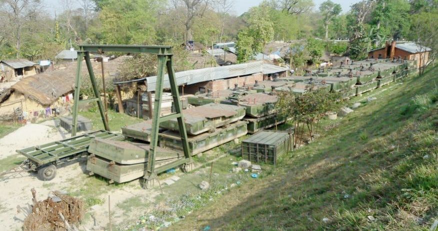 कोठियाघाटमा थन्काईएको पन्टुन पुल अलपत्र 