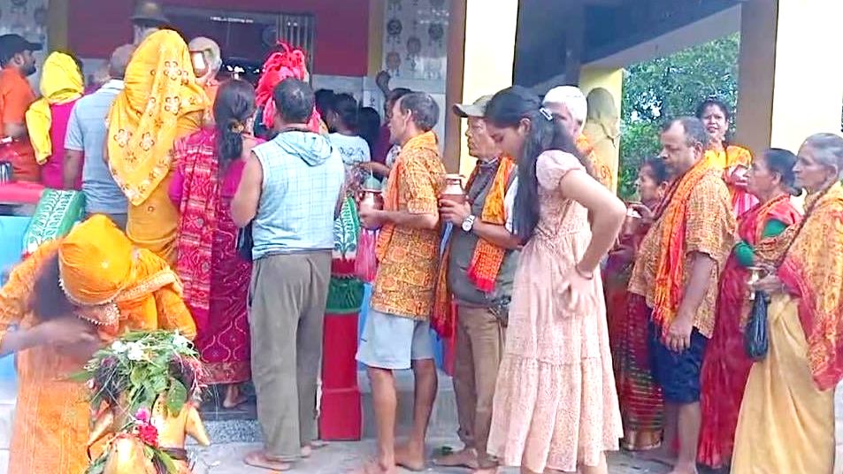 साउनको पहिलो सोमवार शिवायलहरुमा भक्तजनको भिड