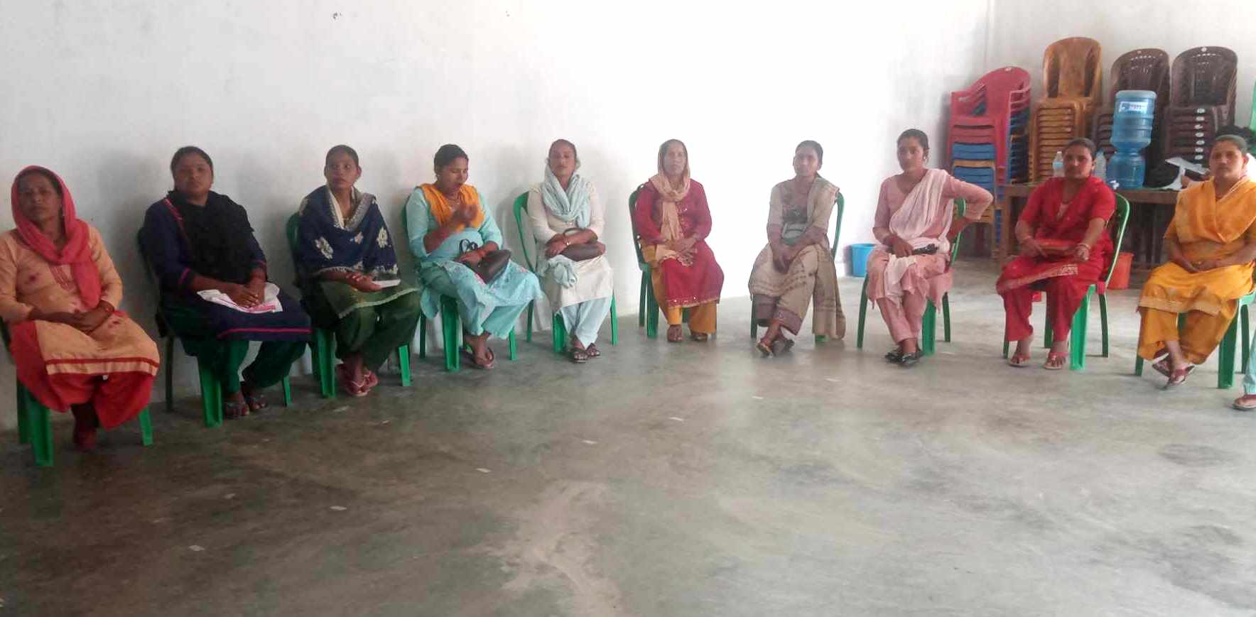 दलित महिला संघमा आवद्ध समूहका महिलालाई विउ पूँजी 