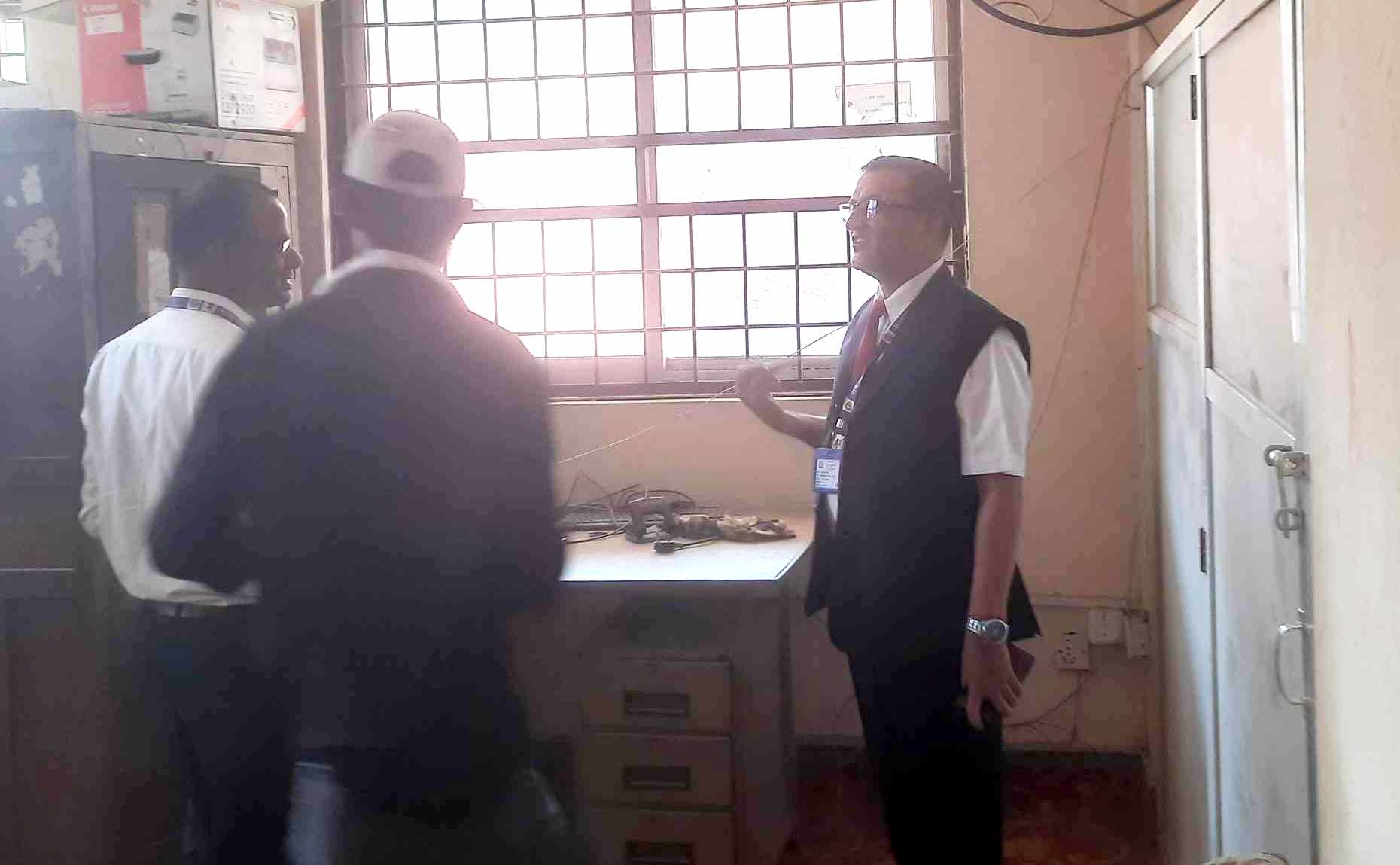 मालपोत कार्यालय बर्दियामा अनुगमन : बदमासी गर्ने कर्मचारीलाई फाँट बदल्न सिडिओको कडा निर्देशन