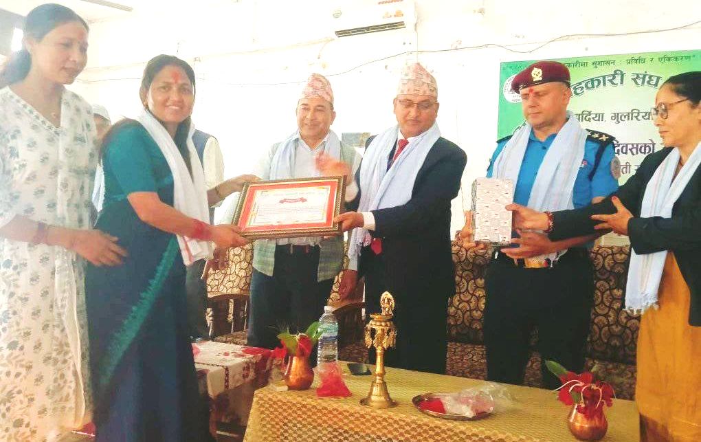 राजापुरको उत्कृष्ट सहकारीलाई उत्कृष्ट संस्था सम्मान 