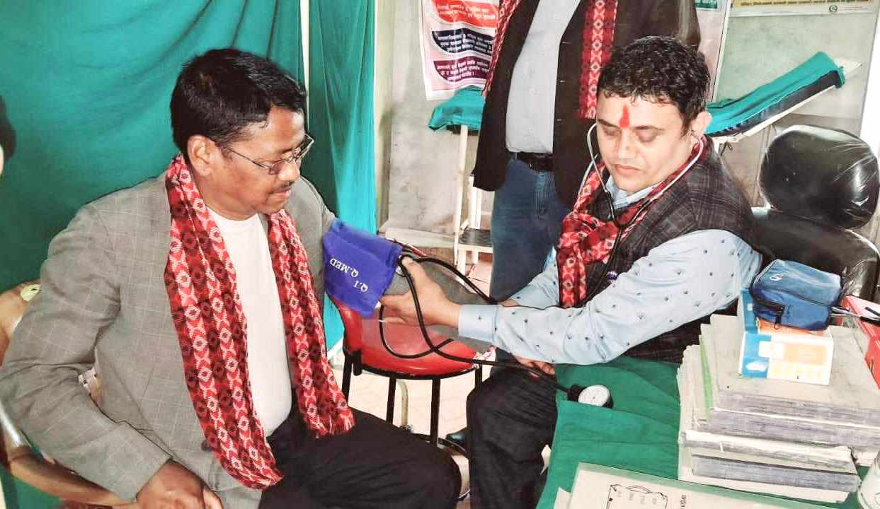 बारबर्दियाको आर्युवेद शिविरमा २ सय ५० जनाको स्वास्थ्य परिक्षण  