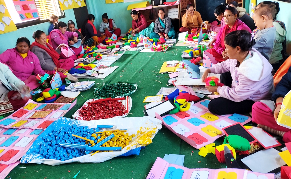 बाल विकासका शिक्षकलाई स्थानीय सिकाई सामाग्री निर्माण सम्बन्धि तालिम