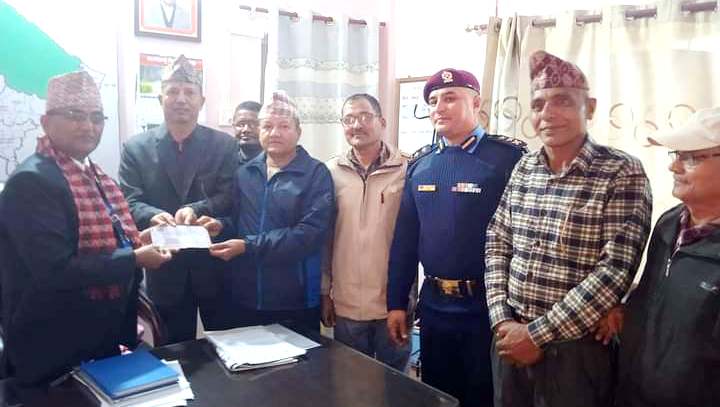 भूकम्प पीडितलाई पुर्ब प्रहरी संगठन बर्दियाको सहयोग