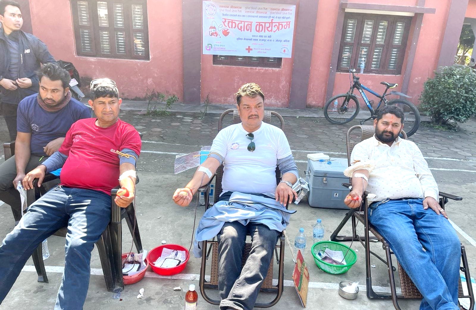 यूनिक नेपाल राजापुरको रक्तदानमा ५३ पिन्ट रक्त संकलन