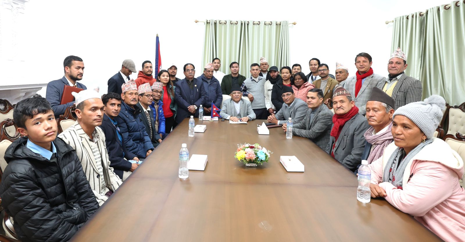 विकास माग्न जाजरकोटी काठमाडौँमा : ठेकेदारलाई कारबाही गरिदिन प्रधानमन्त्रीलाई बिन्ती