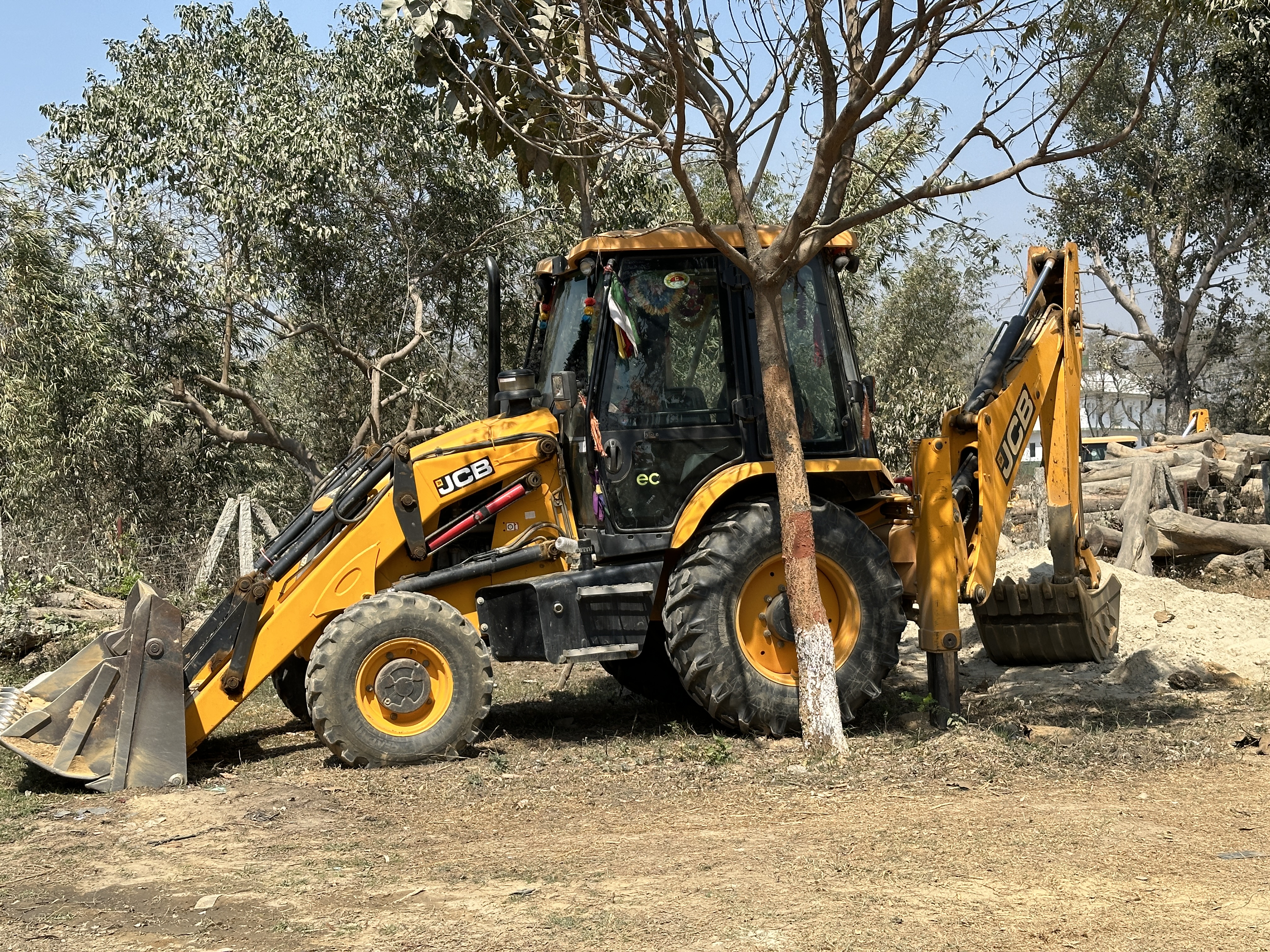 अनियंत्रित वन उत्खननले स्थानिय आजित